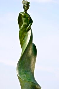 sculpture-lafemmeduvent1-terrecuite-65X18X18